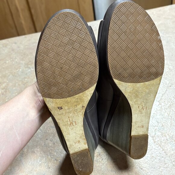 Cole Haan Sadie Open Toe Wedge Heels Size 9.5 Taupe Leather Classic - Picture 8 of 13